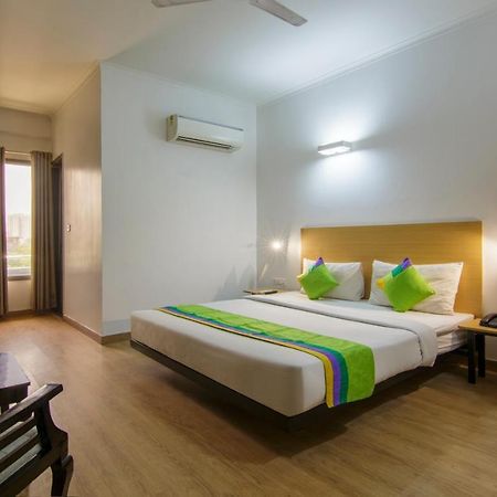 Treebo Noida Express Hotel Екстериор снимка