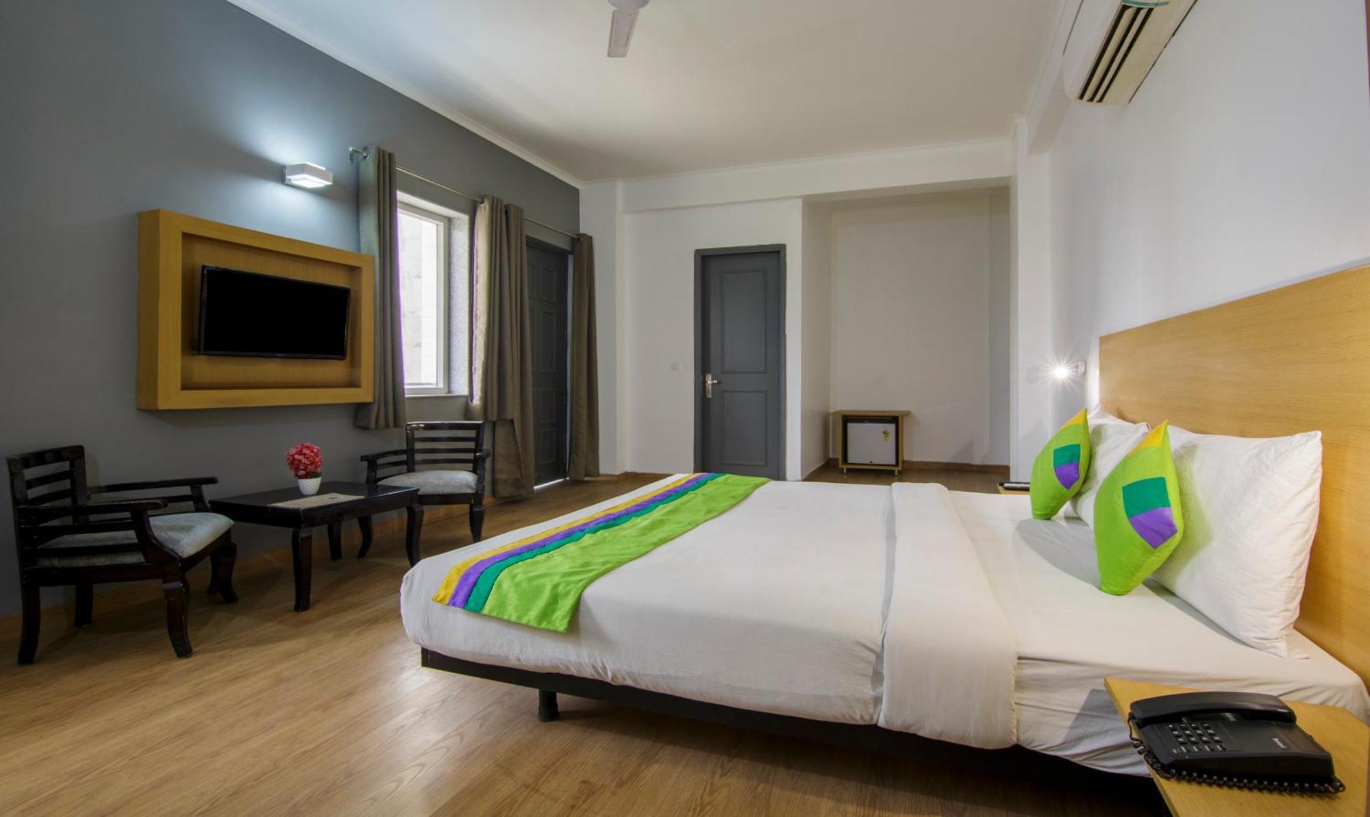 Treebo Noida Express Hotel Екстериор снимка